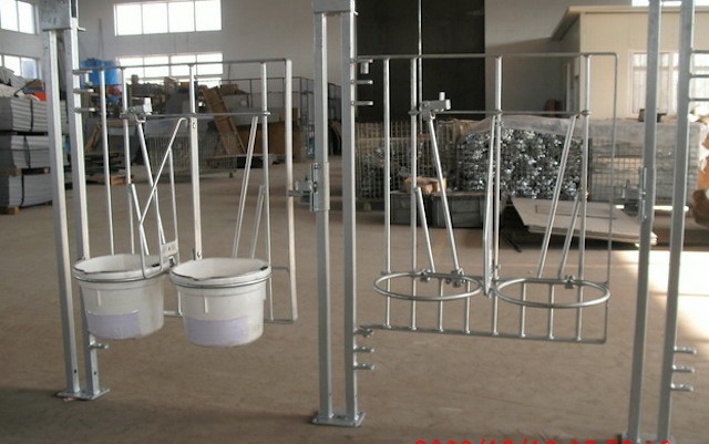 bucket bracket bucket bracket